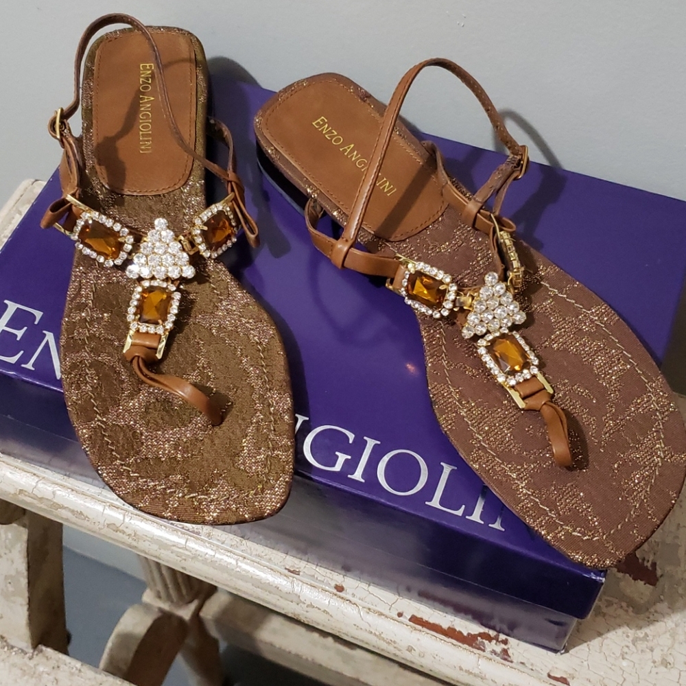 Enzo Angiolini 8 gold metallic jewel eaalphonse thong sandals